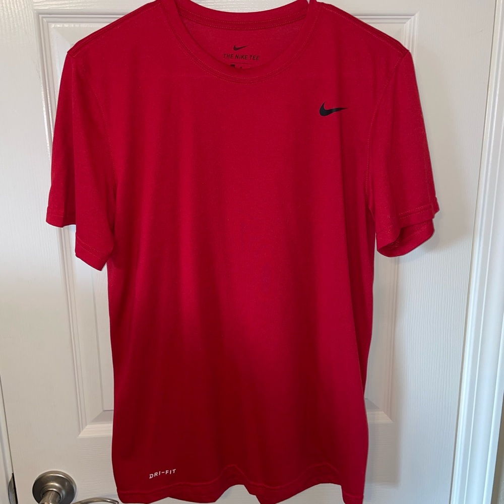 Men’s Nike dry fit T-shirt.
